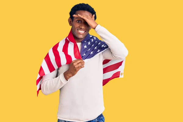 Afrikansk Stilig Man Håller Usa Flaggan Stressad Och Frustrerad Med — Stockfoto