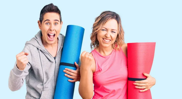 Couple Women Holding Yoga Mat Screaming Proud Celebrating Victory Success — Stock Photo, Image