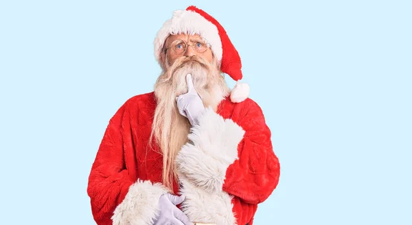 Vecchio Uomo Anziano Con Capelli Grigi Lunga Barba Indossando Costume — Foto Stock