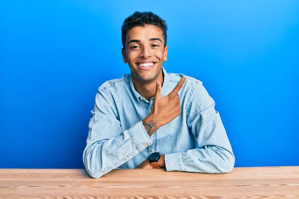 Young Handsome African American Man Wearing Casual Clothes Sitting Table — Stock Photo, Image