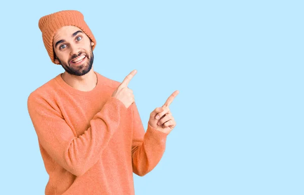 Young Handsome Man Beard Wearing Casual Sweater Wool Cap Smiling — Stock Photo, Image