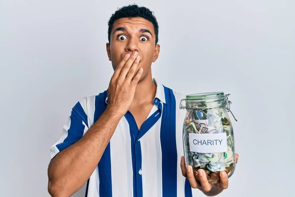 Hombre Árabe Joven Sosteniendo Frasco Caridad Con Dinero Cubriendo Boca —  Fotos de Stock