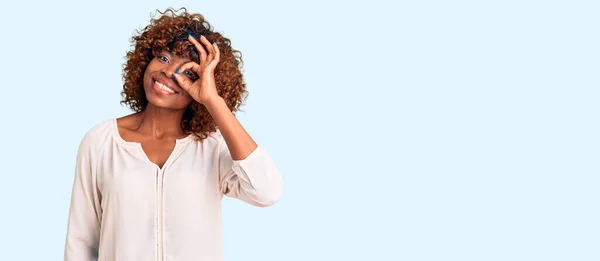 Young African American Woman Wearing Casual Clothes Smiling Happy Doing — Stock Photo, Image