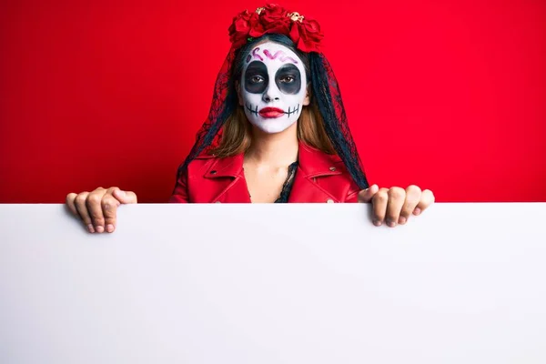 Mujer Vistiendo Día Del Disfraz Muerto Sosteniendo Blanco Actitud Pensamiento — Foto de Stock