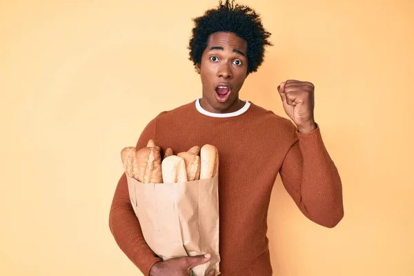 Handsome African American Man Afro Hair Holding Paper Bag Bread — Foto de Stock