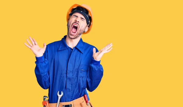 Young Hispanic Man Wearing Worker Uniform Celebrating Mad Crazy Success — Stock Photo, Image