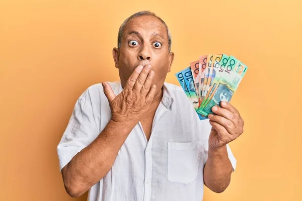 Ağzı Ağızla Kaplayan Hata Yapmaktan Korkan Avustralya Doları Tutan Yakışıklı — Stok fotoğraf