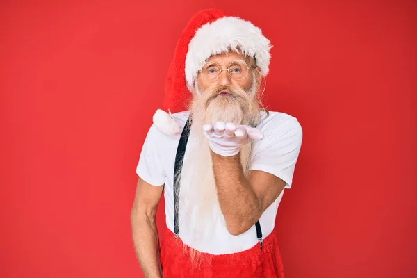 Velho Homem Sênior Com Cabelos Grisalhos Barba Comprida Vestindo Camiseta — Fotografia de Stock