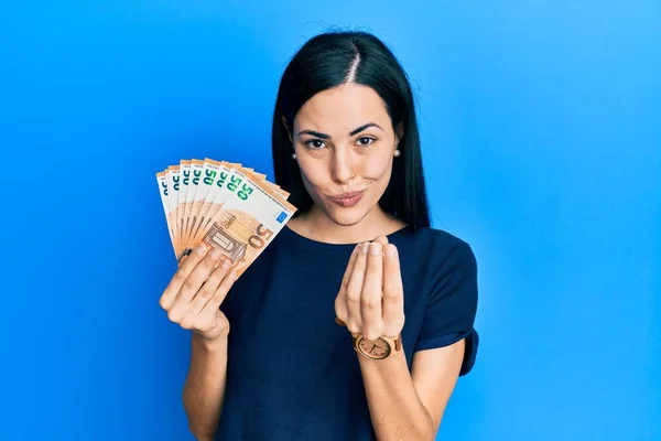 Mulher Bonita Segurando Monte Notas Euros Fazendo Gesto Dinheiro Com — Fotografia de Stock