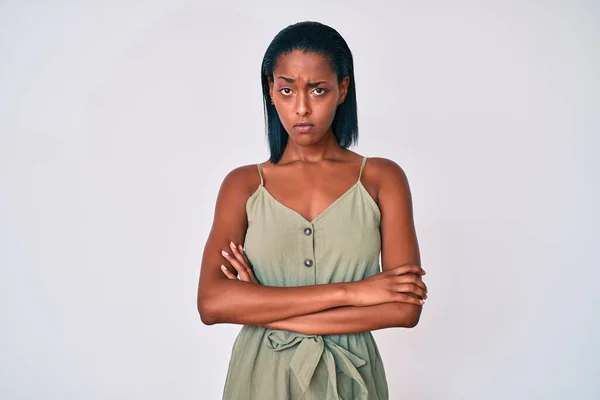 Mujer Afroamericana Joven Vestida Con Ropa Casual Escéptica Nerviosa Desaprobando —  Fotos de Stock