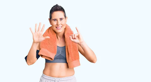 Young Woman Short Hair Wearing Sportswear Towel Using Smartphone Showing — Stock Photo, Image