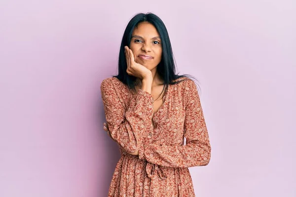 Jovem Afro Americana Vestindo Vestido Verão Pensando Cansado Entediado Com — Fotografia de Stock