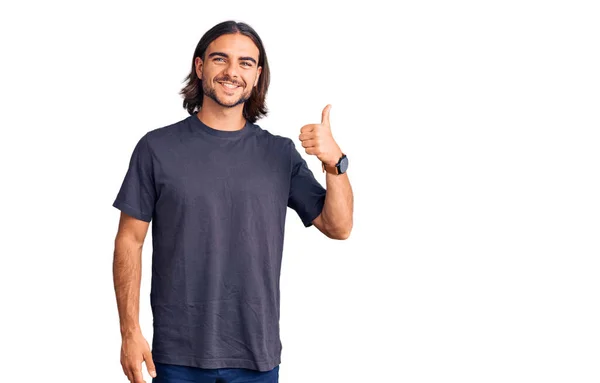 Joven Hombre Guapo Con Ropa Casual Sonriendo Feliz Positivo Pulgar — Foto de Stock