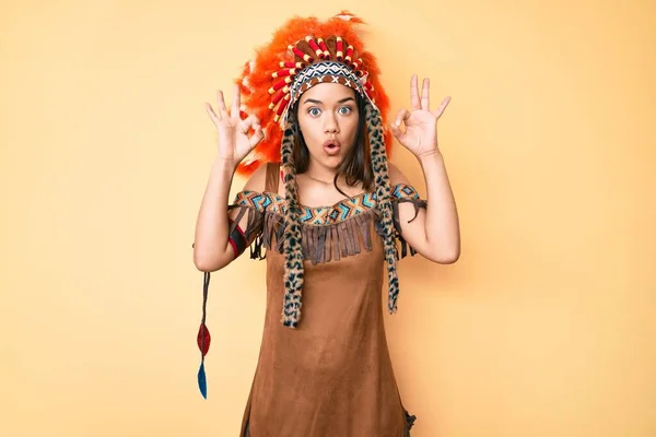 Young Beautiful Latin Girl Wearing Indian Costume Looking Surprised Shocked — Stock Photo, Image