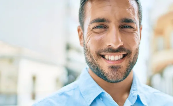 Young Hispanic Man Smiling Happy Standing Street City — Stock Photo, Image