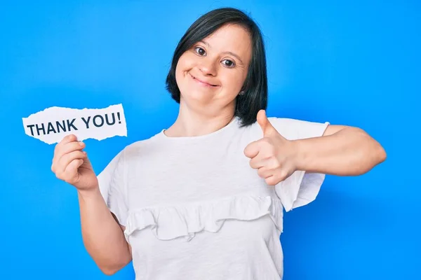 Brunette Woman Syndrome Holding Thank You Paper Smiling Happy Positive — Stock Photo, Image