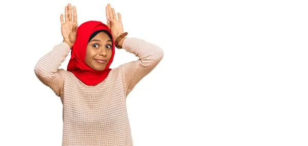 Young African American Woman Wearing Traditional Islamic Hijab Scarf Doing — Stock Photo, Image