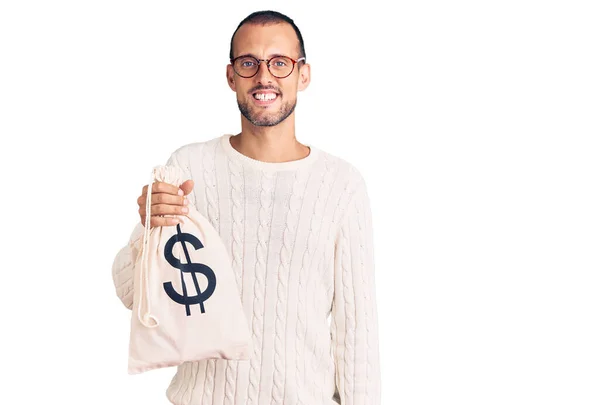 Giovane Bell Uomo Che Tiene Borsa Con Simbolo Del Dollaro — Foto Stock