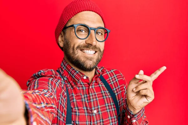 Handsome Hipster Man Beard Taking Selfie Photo Smartphone Smiling Happy — Stock Photo, Image