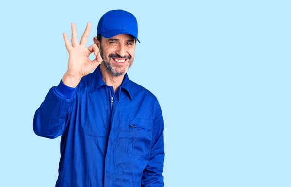 Homem Bonito Meia Idade Vestindo Uniforme Mecânico Sorrindo Positivo Fazendo — Fotografia de Stock