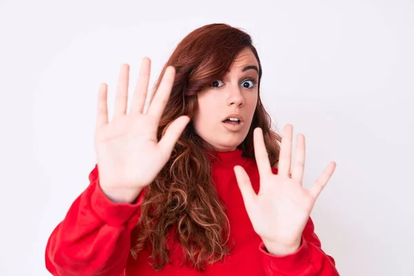 Jonge Mooie Vrouw Draagt Casual Kleding Bang Doodsbang Met Angst — Stockfoto