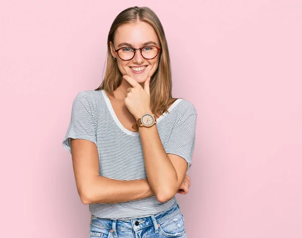 Beautiful Young Blonde Woman Wearing Casual Clothes Glasses Looking Confident — Stock Photo, Image