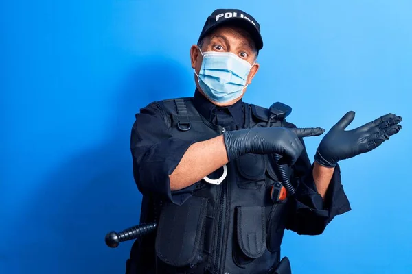 Mannelijke Senior Politieman Met Medisch Gezichtsmasker — Stockfoto