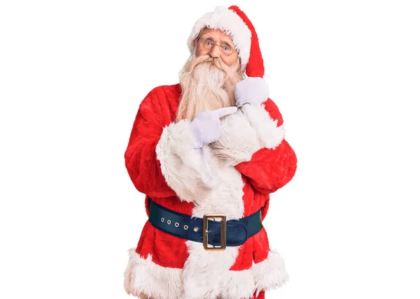 Старик Седыми Волосами Длинной Бородой Традиционном Костюме Санта Клауса Спешке — стоковое фото
