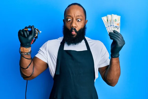 Young African American Man Tattoo Artist Wearing Professional Uniform Gloves — Stock Photo, Image