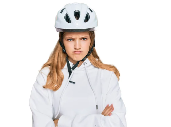 Schöne Junge Kaukasische Mädchen Mit Fahrradhelm Skeptisch Und Nervös Missbilligenden — Stockfoto