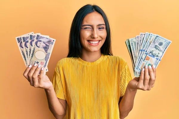 Jong Brunette Vrouw Holding Bos Van Dollars Yens Knipogen Naar — Stockfoto