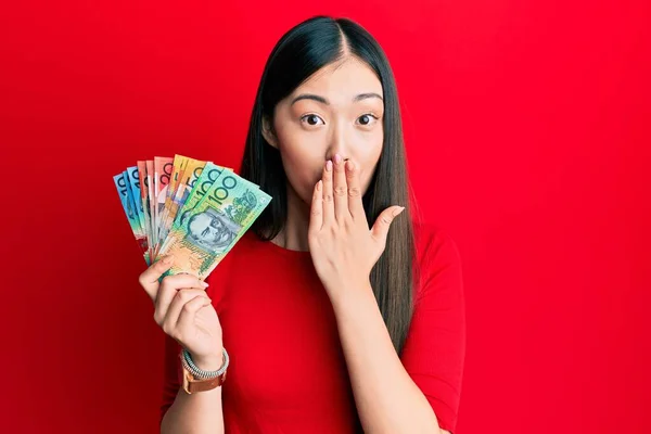 Jeune Femme Chinoise Tenant Des Dollars Australiens Couvrant Bouche Avec — Photo