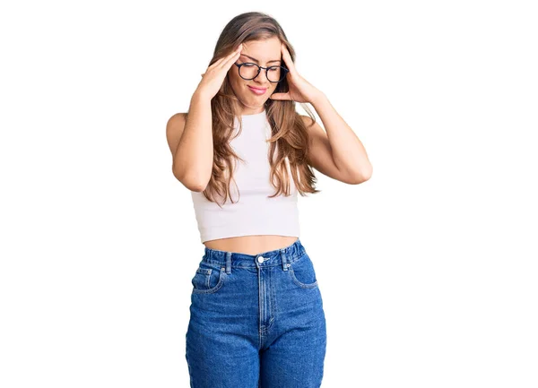 Hermosa Mujer Joven Caucásica Que Usa Ropa Casual Gafas Con — Foto de Stock
