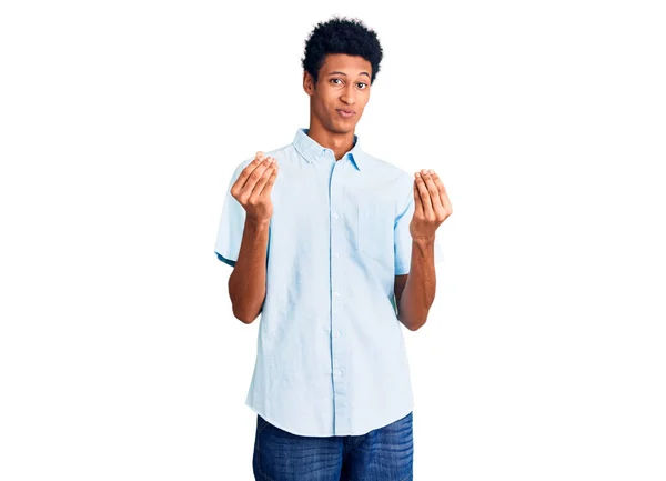 Fiatal Afro Amerikai Férfi Alkalmi Ruhát Visel Kézmozdulatokkal Pénzt Gesztikulál — Stock Fotó