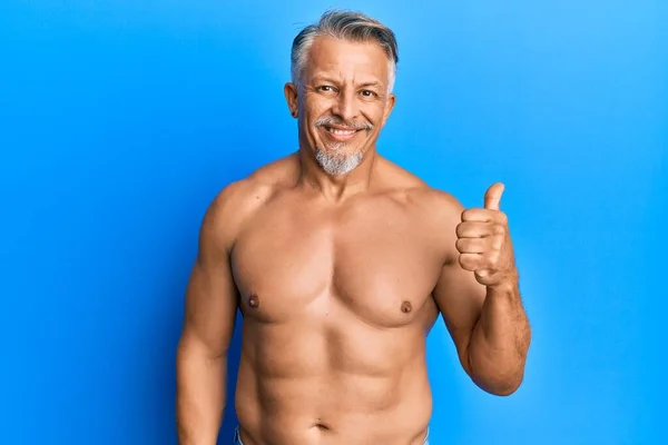 Homem Cabelos Grisalhos Meia Idade Sem Camisa Sorrindo Com Rosto — Fotografia de Stock