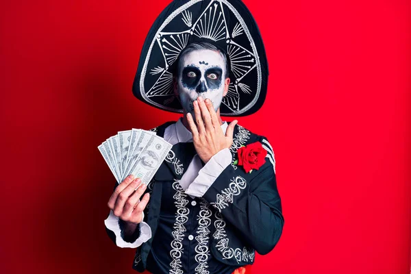 Ung Man Klädd Mexikanska Dagen Den Döda Kostymen Med Dollar — Stockfoto