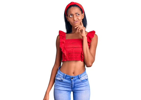 Jeune Femme Afro Américaine Portant Des Vêtements Été Décontractés Visage — Photo