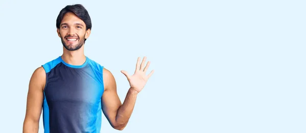 Handsome Hispanic Man Wearing Sportswear Showing Pointing Fingers Number Five — Stock Photo, Image