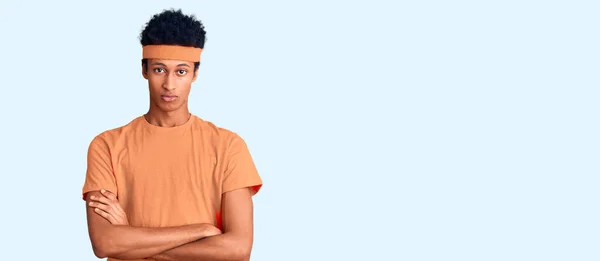 Jonge Afro Amerikaanse Man Draagt Sportkleding Sceptisch Nerveus Afkeurende Uitdrukking — Stockfoto