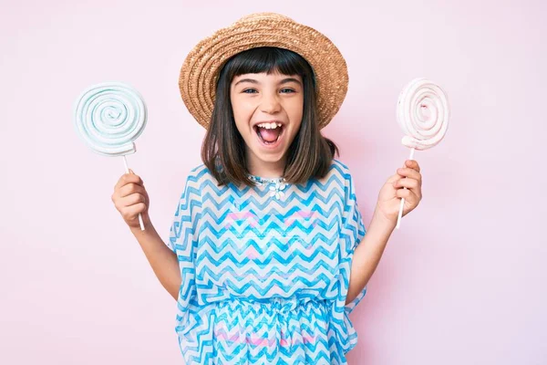 Menina Com Estrondo Usando Vestido Verão Comendo Doces Sorrindo Rindo — Fotografia de Stock