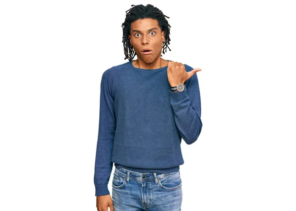 Young African American Man Wearing Casual Winter Sweater Surprised Pointing — Stock Photo, Image