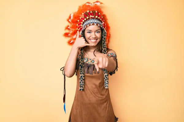 Young Beautiful Latin Girl Wearing Indian Costume Smiling Doing Talking — Stock Photo, Image