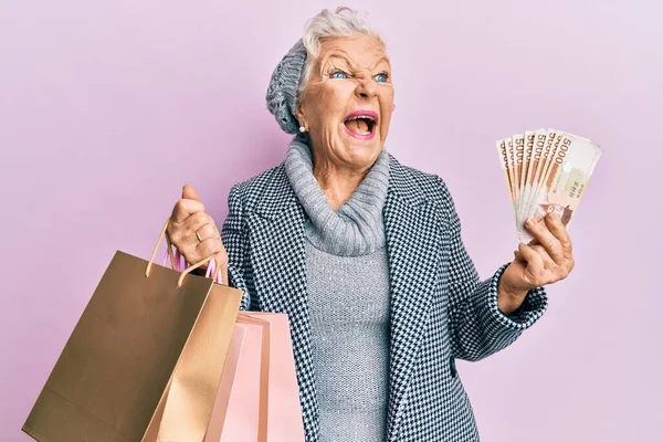 Senior Mujer Pelo Gris Sosteniendo Bolsas Compra Corea Del Sur — Foto de Stock