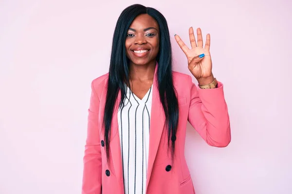 Junge Afrikanisch Amerikanische Frau Businesskleidung Zeigt Und Zeigt Mit Finger — Stockfoto