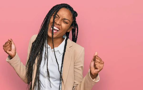 Mulher Afro Americana Vestindo Jaqueta Negócios Muito Feliz Animado Fazendo — Fotografia de Stock