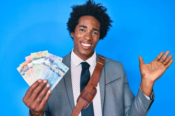 Bonito Homem Negócios Afro Americano Africano Com Cabelo Afro Segurando — Fotografia de Stock