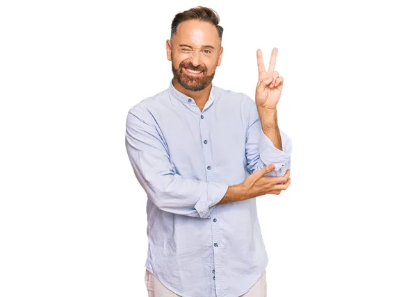 Bonito Homem Meia Idade Vestindo Camisa Negócios Sorrindo Com Rosto — Fotografia de Stock