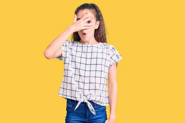 Cute Hispanic Child Girl Wearing Casual Clothes Peeking Shock Covering — Stock Photo, Image