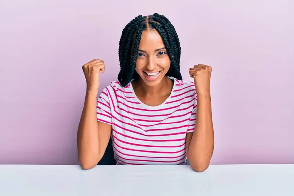 Beautiful Hispanic Woman Wearing Casual Clothes Sitting Table Screaming Proud — Stock fotografie