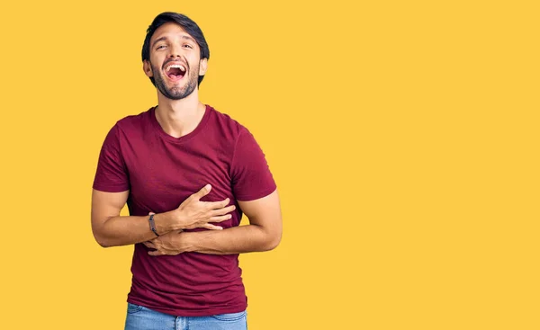 Bello Ispanico Uomo Indossa Vestiti Casual Sorridendo Ridendo Forte Perché — Foto Stock